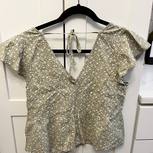 Abercrombie Flutter Sleeve Top - Picture 2 of 3